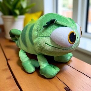 Disney Store Tangled Rapunzel 8" Plush Green Chameleon Lizard Pascal Stuffed Toy
